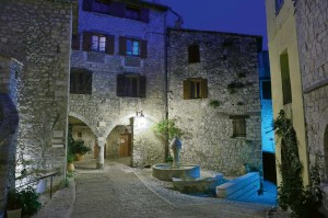 Fototapeta na Flizelinie MS-5-1016 Peille miasto nocą 375 x 250 cm