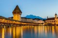 Fototapeta na Flizelinie MS-5-1064 Kapellbrücke nocą 375 x 250 cm