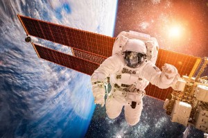 Fototapeta na flizelinie MS-5-2265 Astronauta nad Ziemią 375 x 250 cm