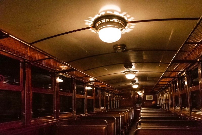 Fototapeta na flizelinie MS-5-2887 Wnętrze zabytkowego tramwaju 375 x 250 cm